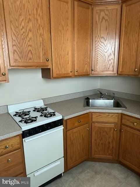 319 S Church St - Photo 5 of 10