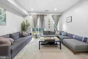 2568 Collins St - Photo 1 of 1