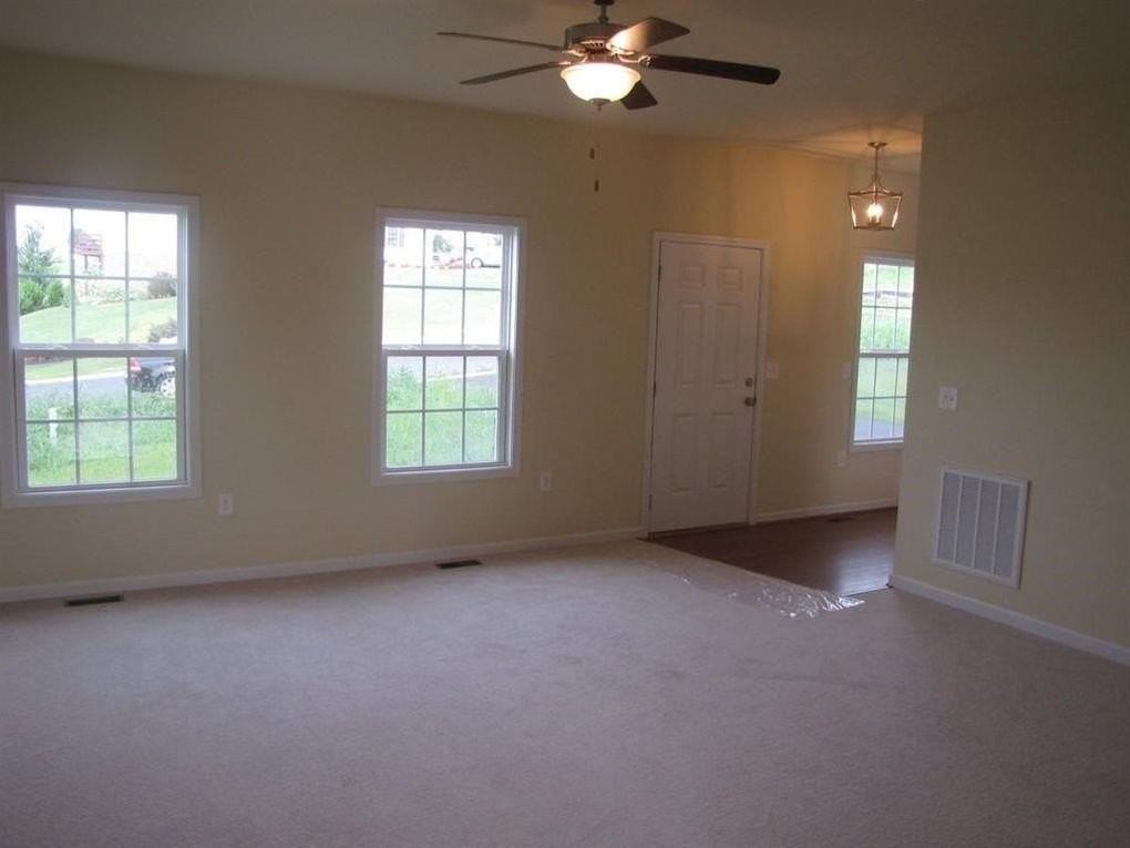 203 Winnbrook St - Photo 4 of 12