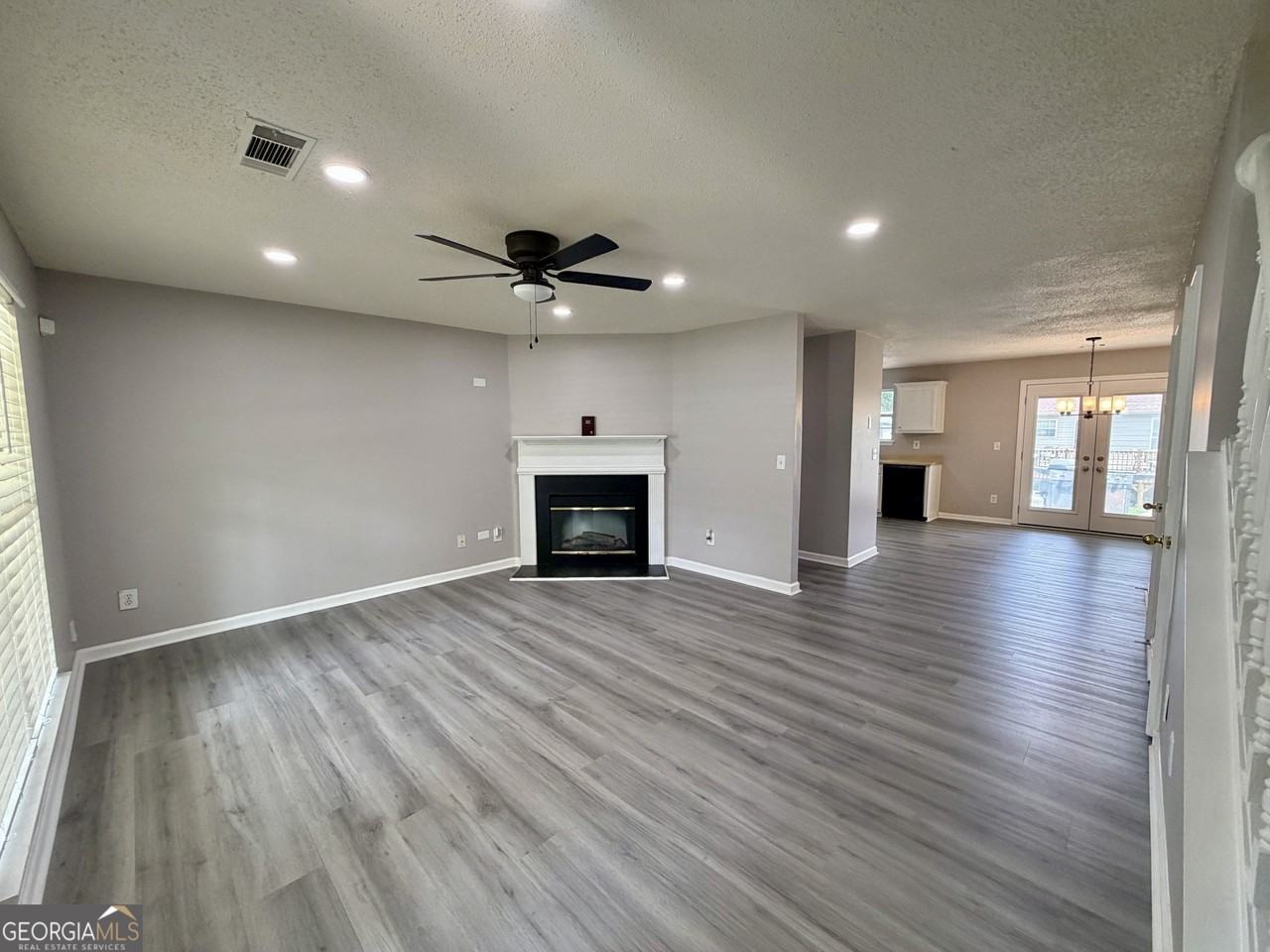 3354 Waggoner Ln - Photo 2 of 17