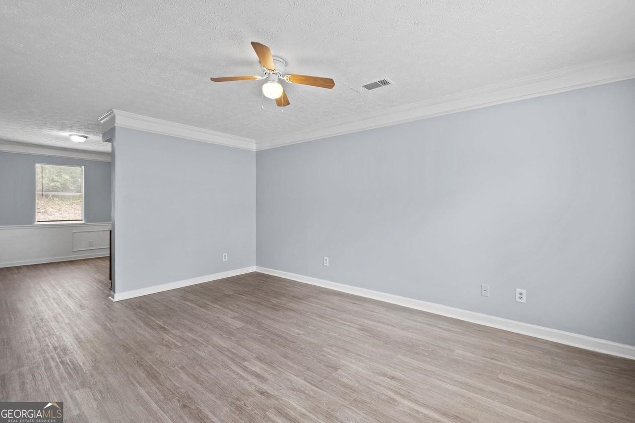 358 N 19th St #E - Photo 4 of 19