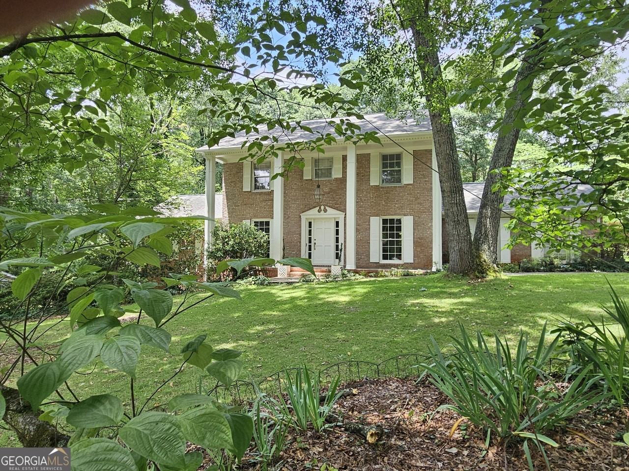 615 Kings Rd - Photo 2 of 8