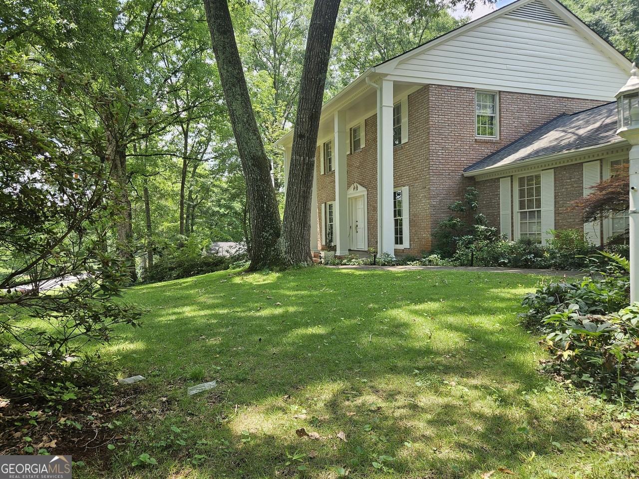 615 Kings Rd - Photo 3 of 8