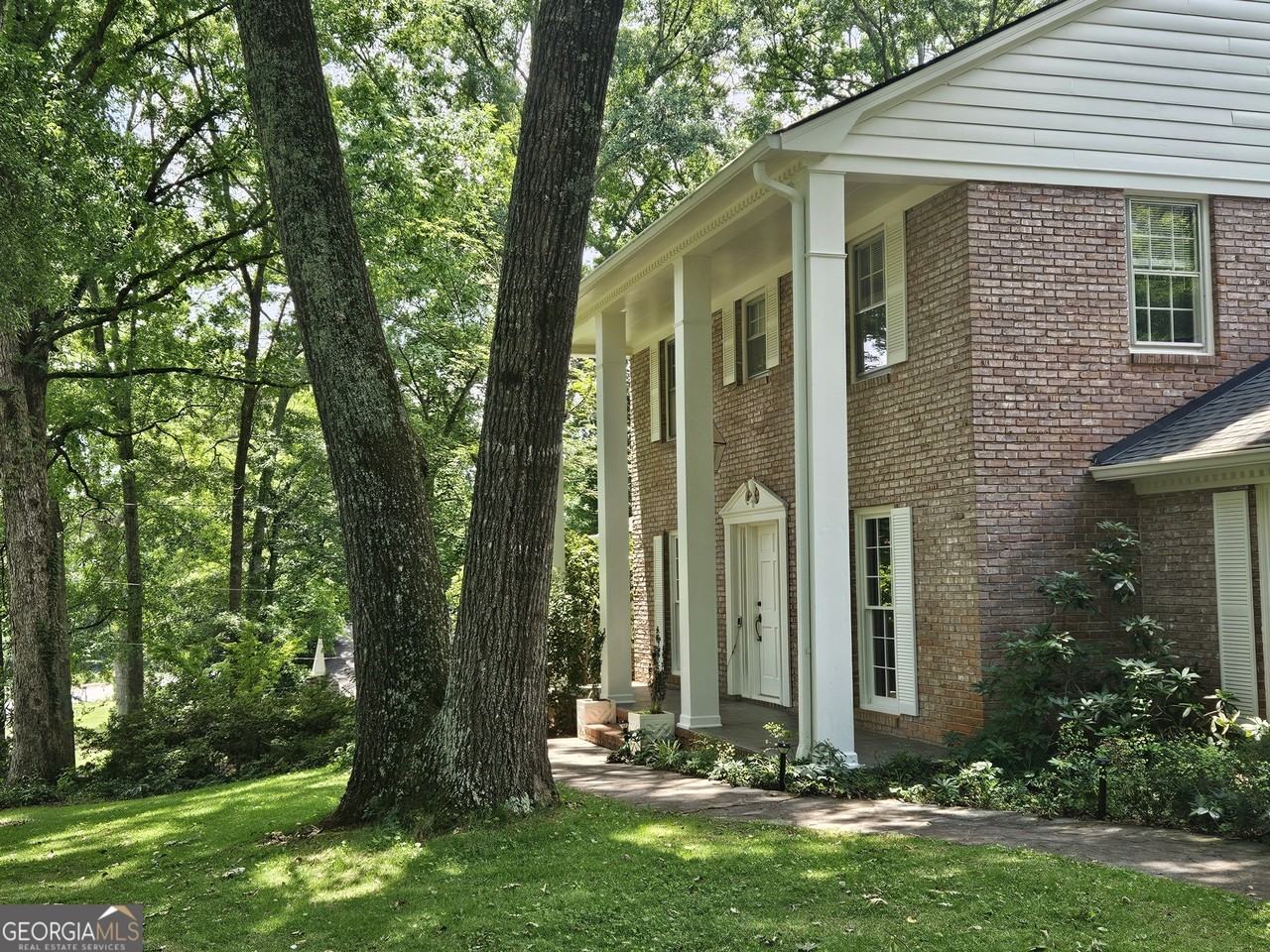 615 Kings Rd - Photo 4 of 8