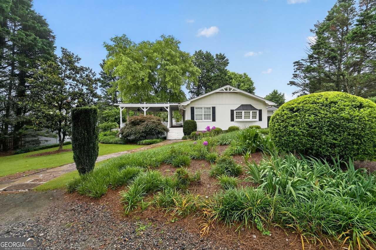 1455 Courtney Ln - Photo 4 of 16