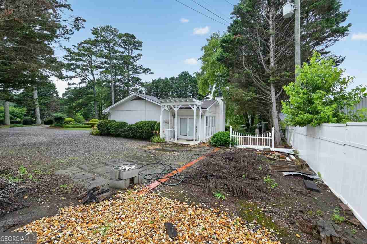 1455 Courtney Ln - Photo 5 of 16