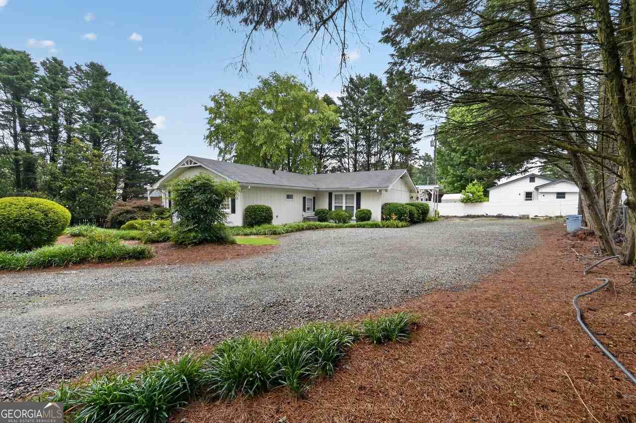 1455 Courtney Ln - Photo 6 of 16