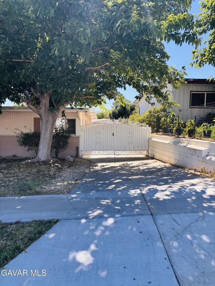 38650 Yucca Tree St - Photo 2 of 20