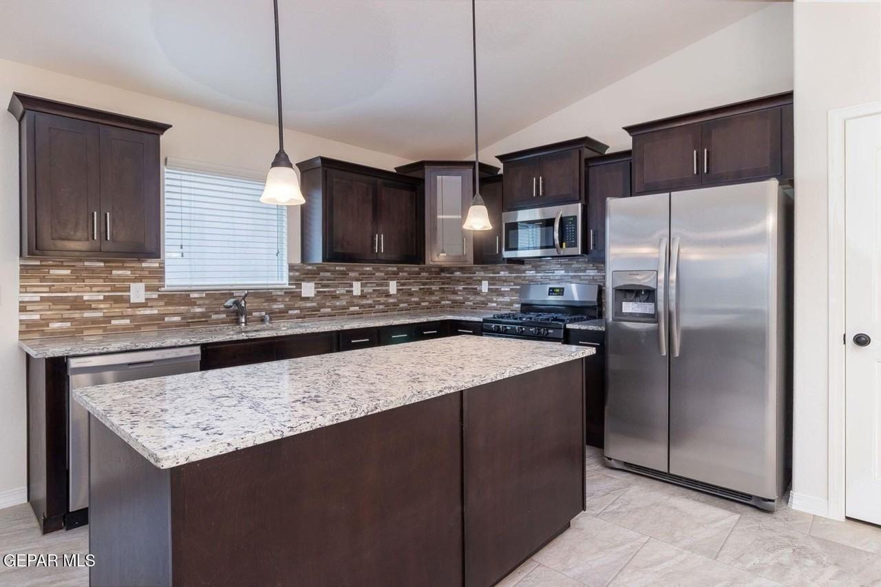 13486 Doncaster St - Photo 5 of 11