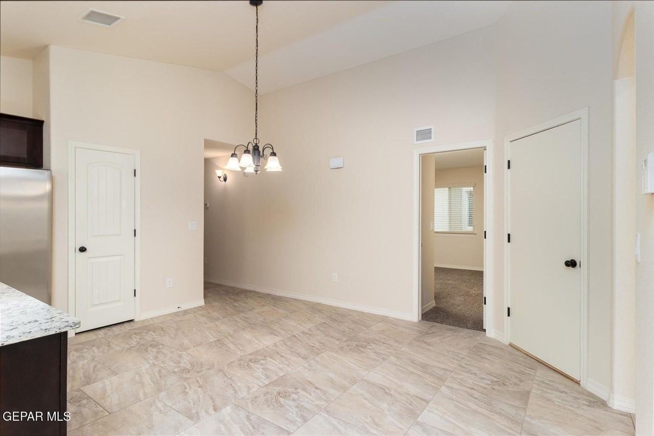 13486 Doncaster St - Photo 6 of 11