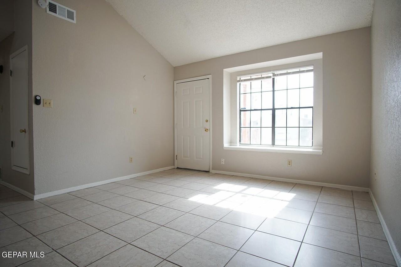 1376 Trudy Elaine Dr #D - Photo 4 of 15