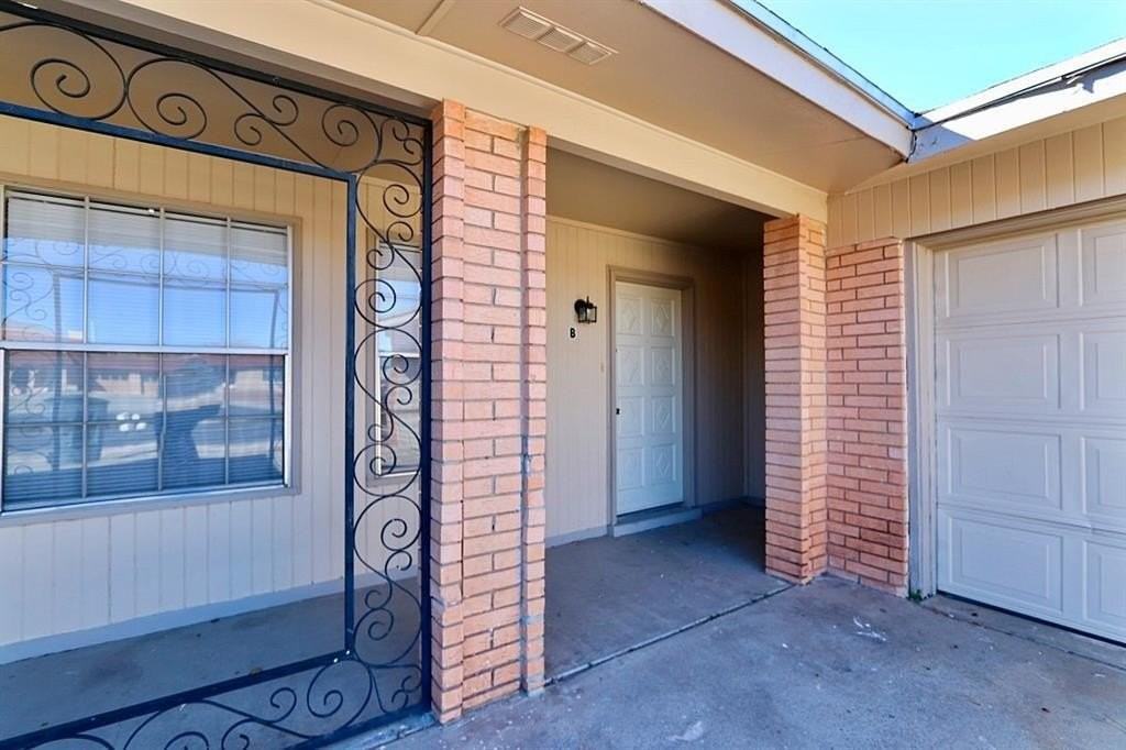6925 Escondido Dr #B - Photo 4 of 31