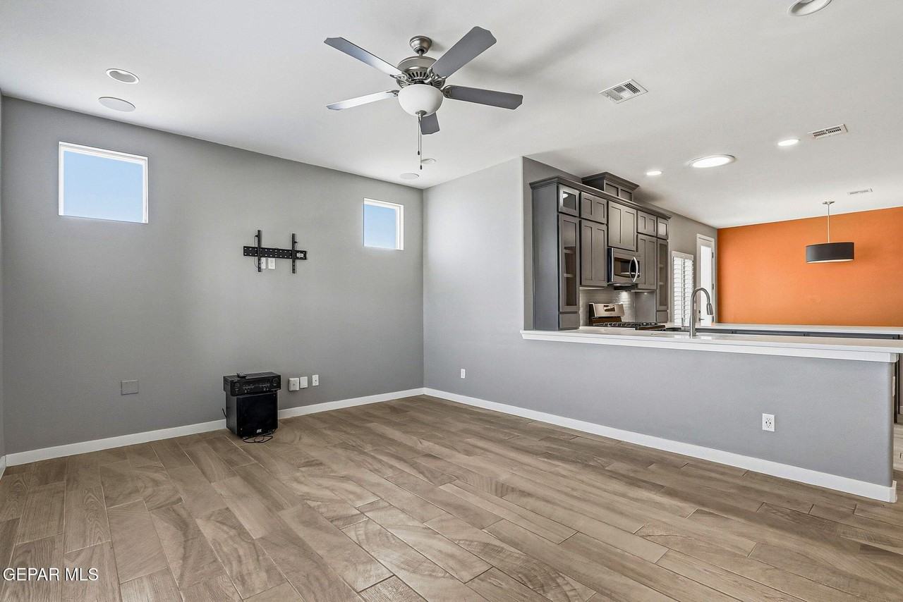 2025 William Caples St - Photo 6 of 30