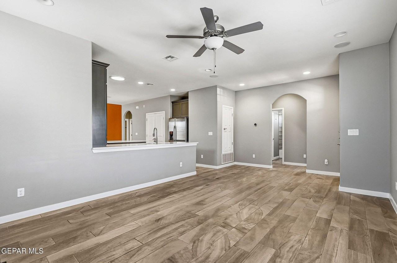 2025 William Caples St - Photo 7 of 30