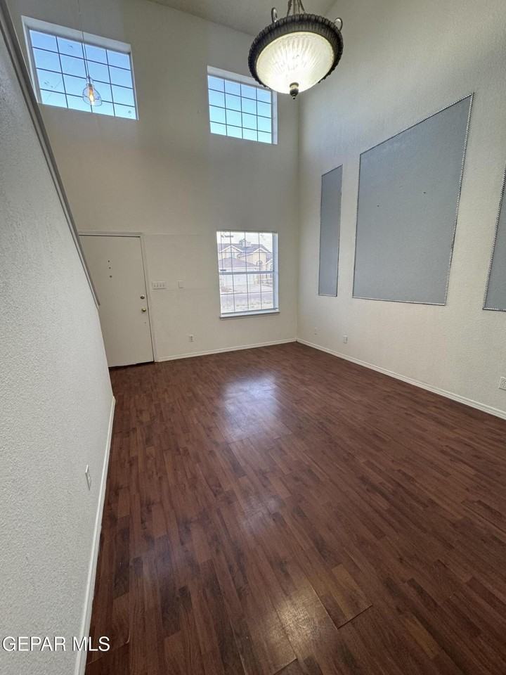 3033 Tierra Humeda Dr - Photo 2 of 48