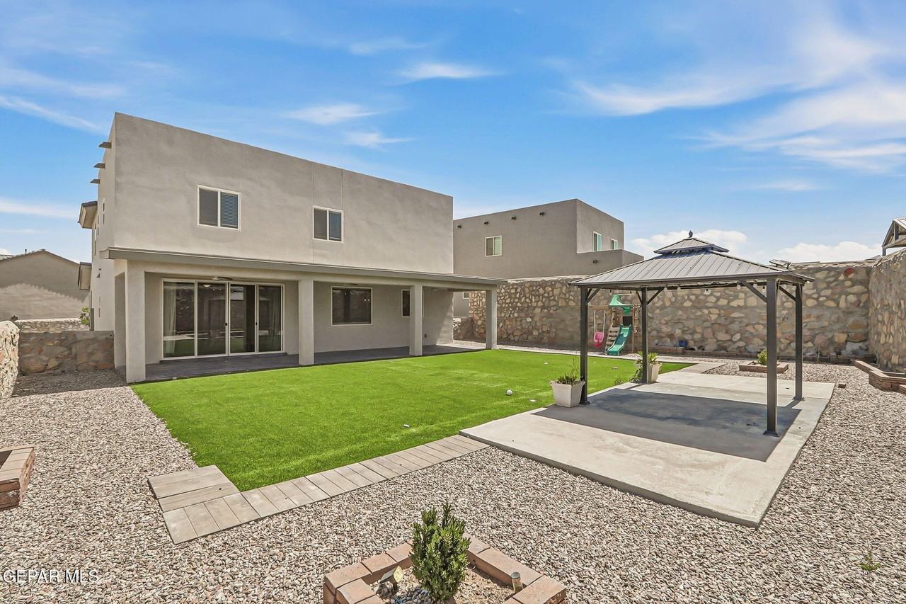 13082 Oakhampton Ave - Photo 2 of 35