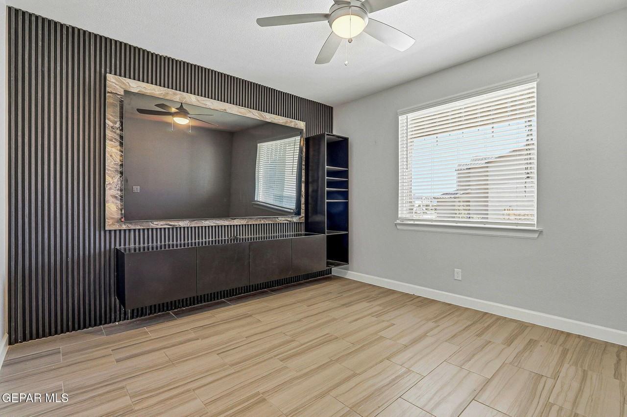 13082 Oakhampton Ave - Photo 4 of 35