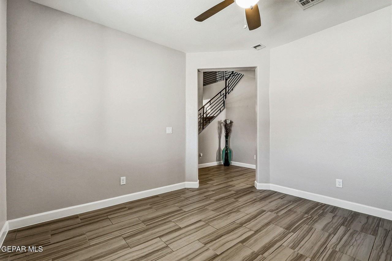 13082 Oakhampton Ave - Photo 5 of 35