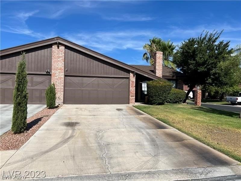 604 Raintree Ln