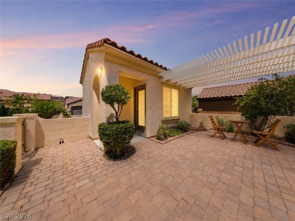 2148 Shadow Canyon Dr - Photo 2 of 44