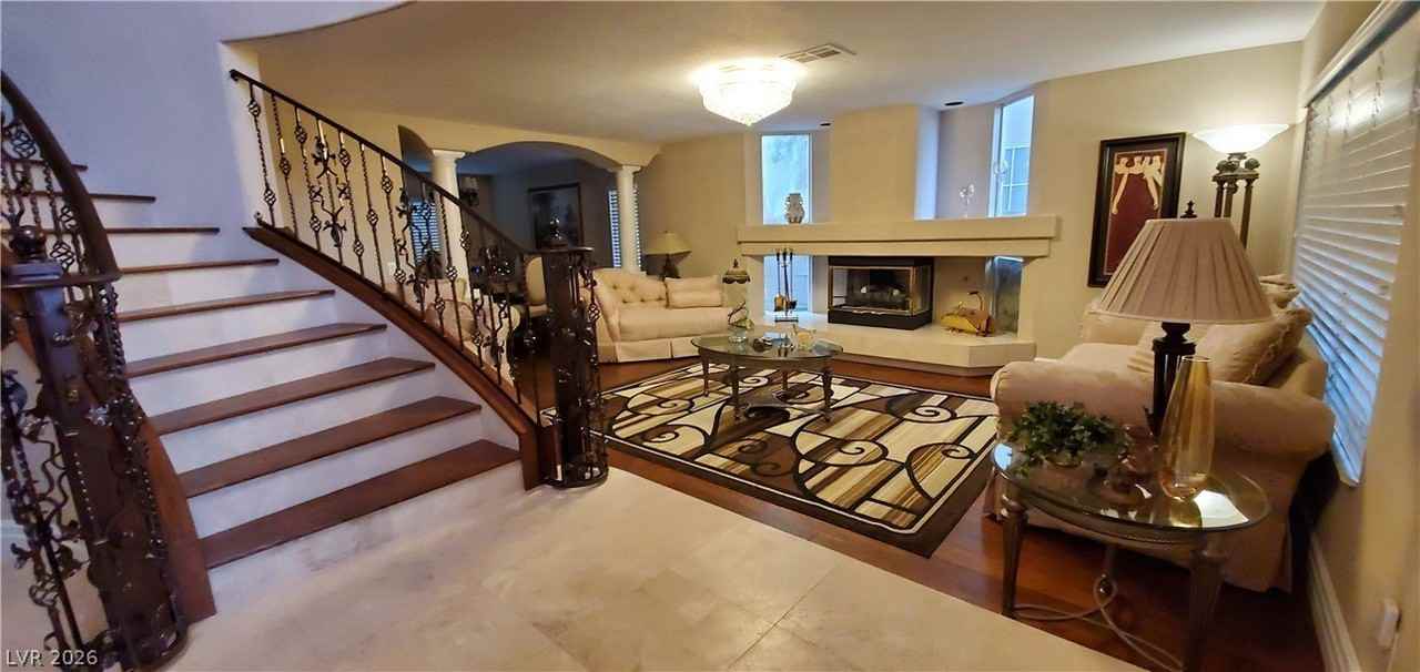 3709 Silver Brook St - Photo 5 of 9