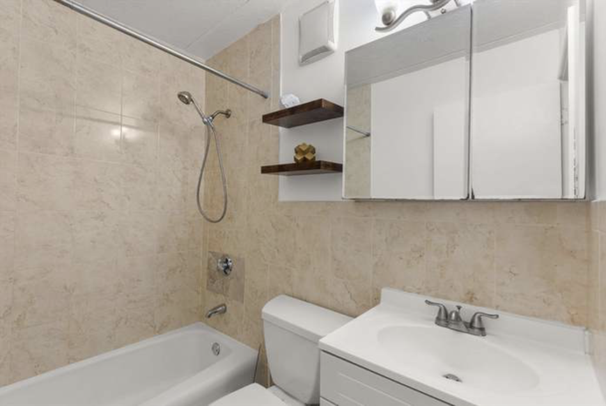 296 Commercial St - Photo 5 of 8