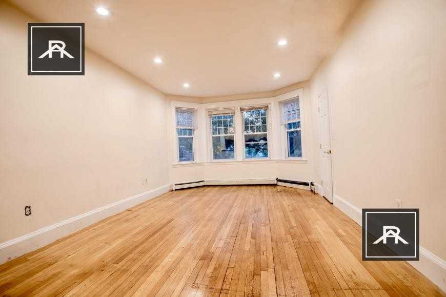 61 Babcock St - Photo 3 of 10
