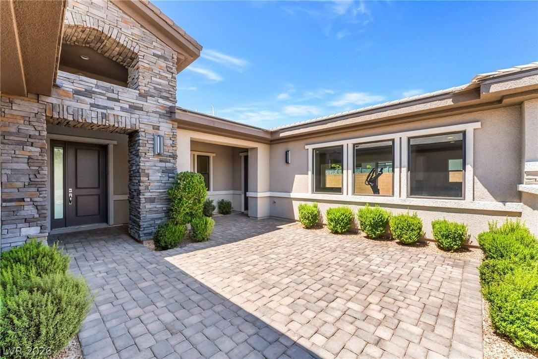 8477 Wolf Mountain Ct - Photo 4 of 29