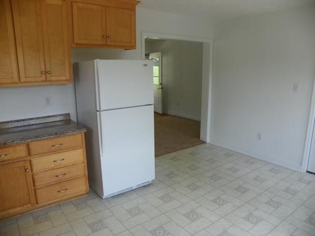 30 Lamb Ave - Photo 5 of 10