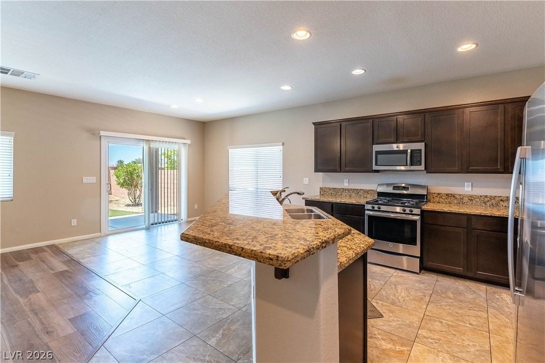 205 Dela Cruz Ave - Photo 6 of 25