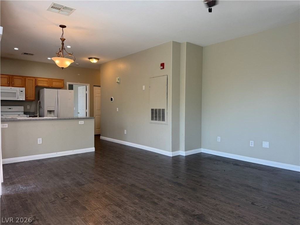 3910 Legend Hills St #201 - Photo 3 of 10