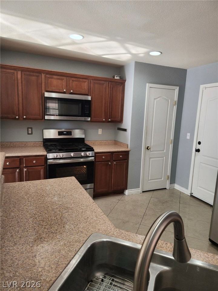 1124 Autumn Bay Ct - Photo 6 of 10