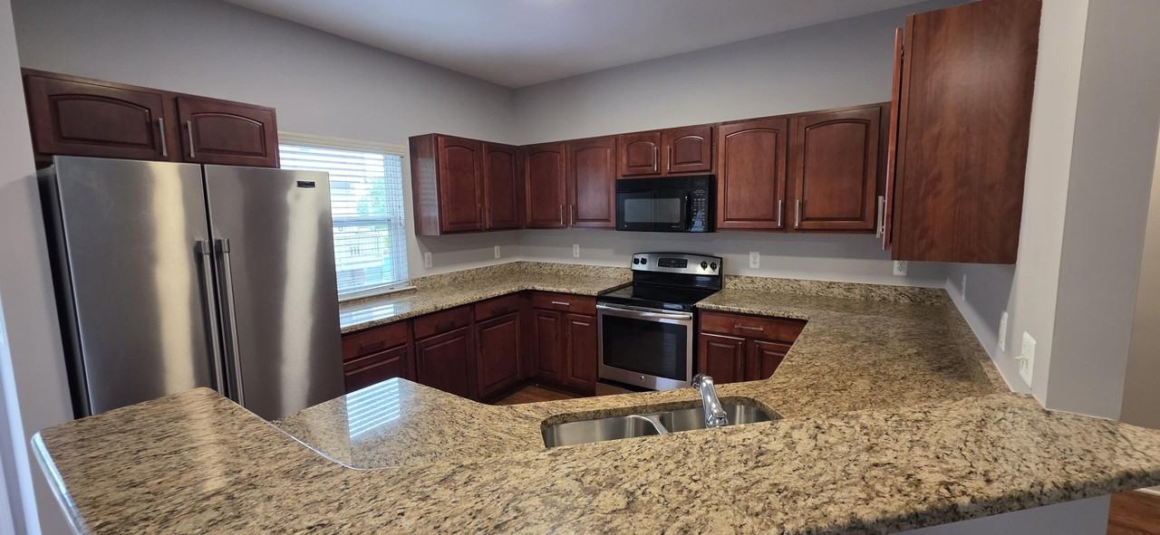 1578 Kessler Ave - Photo 4 of 27