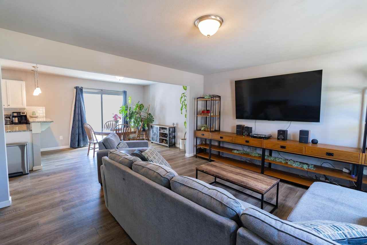 25091 Front Ave - Photo 4 of 30