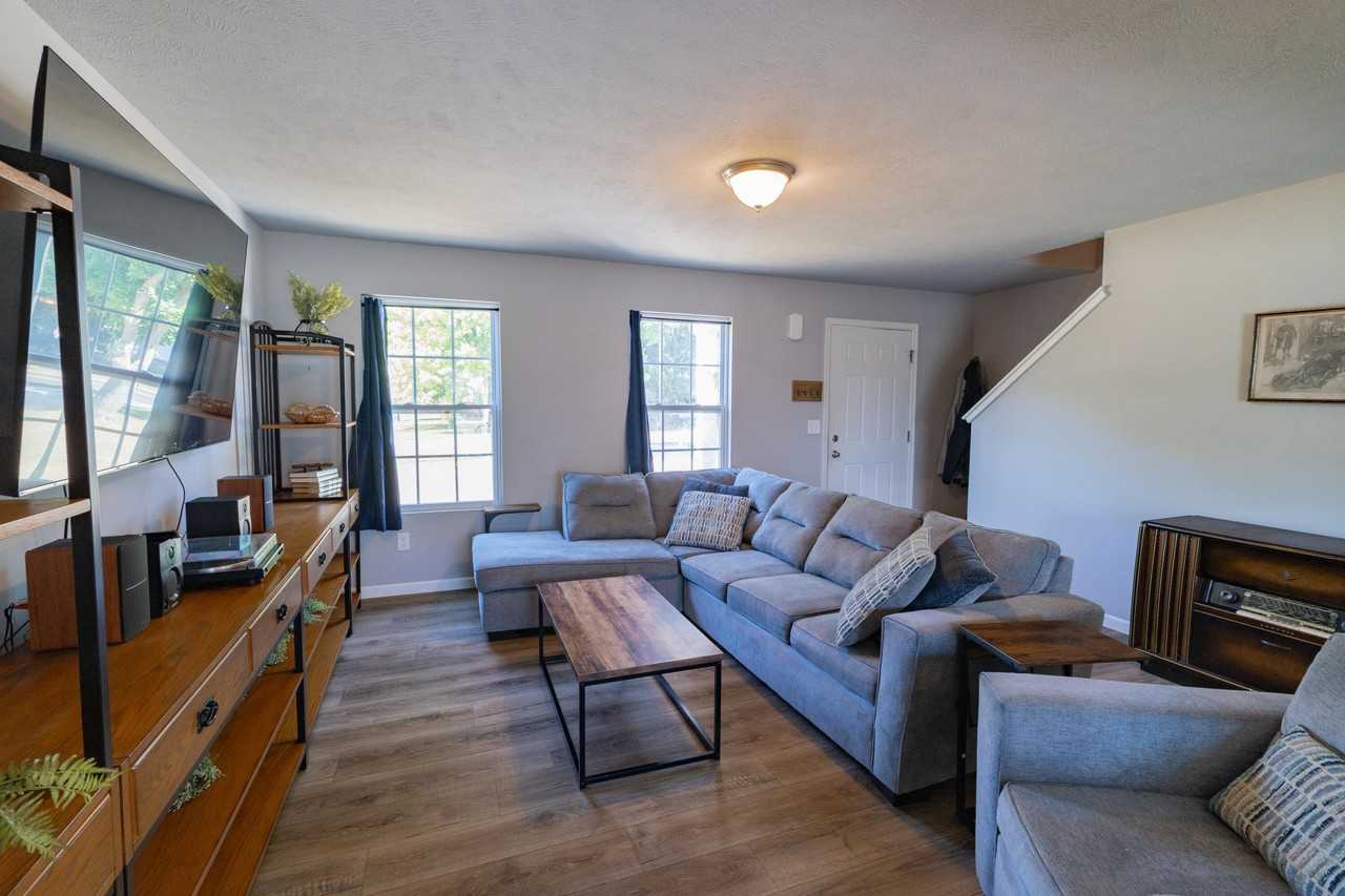 25091 Front Ave - Photo 5 of 30