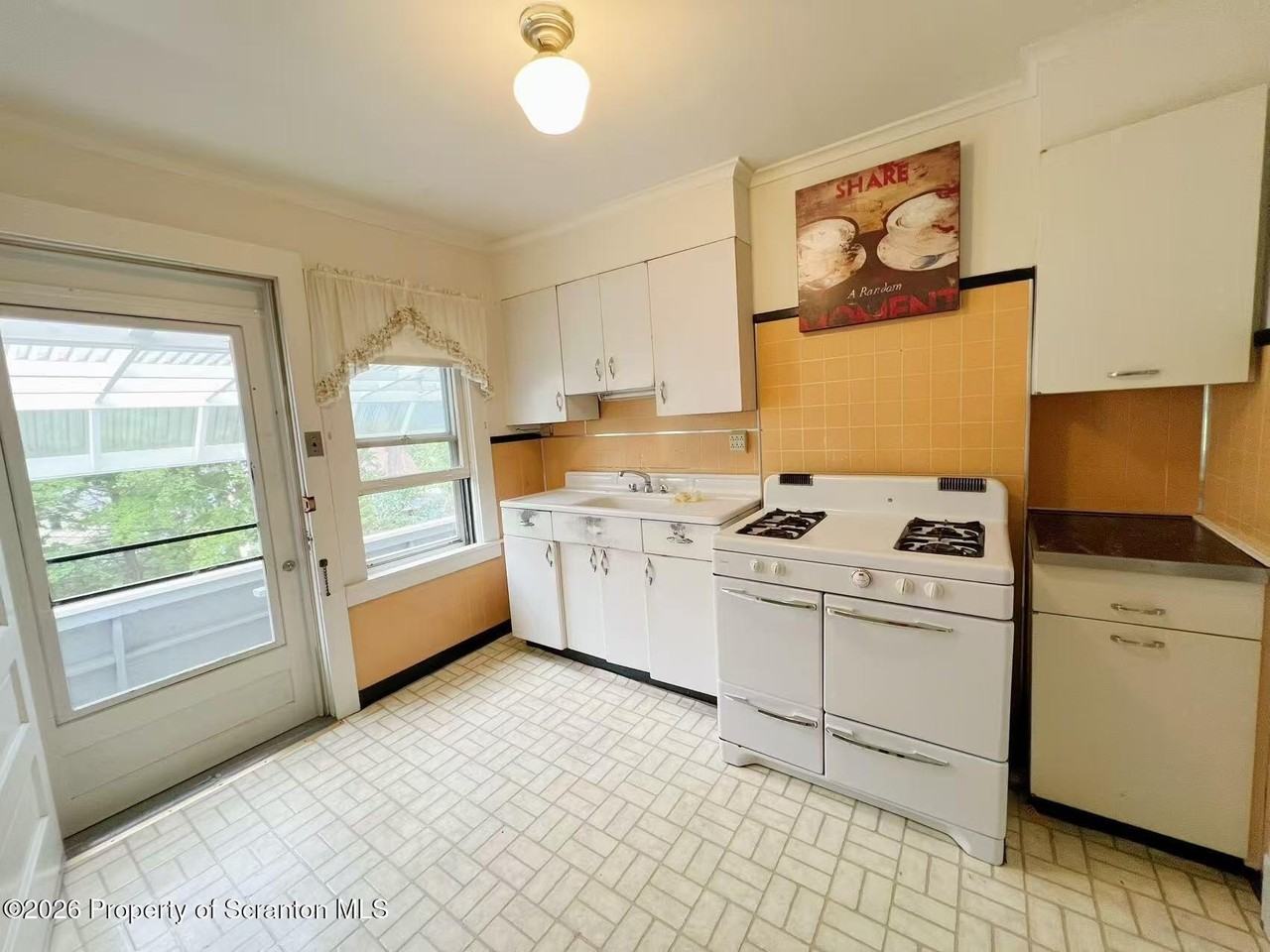 1707 Monroe Ave #3rdFL - Photo 2 of 9