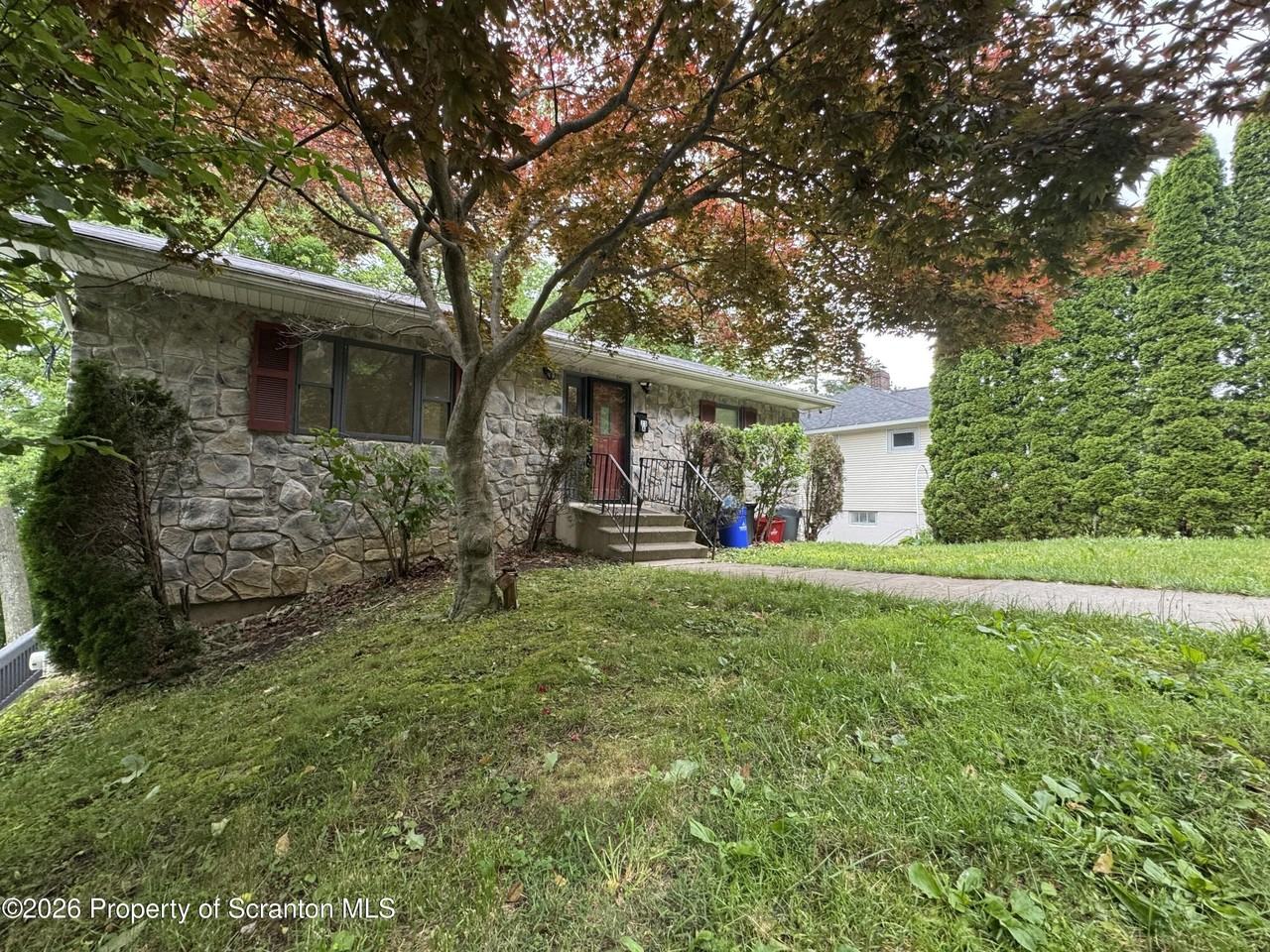 23 E Mountain Rd #B