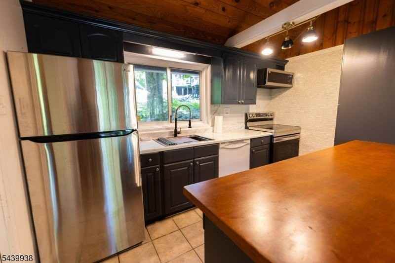 19 Lonaconing Rd - Photo 7 of 23