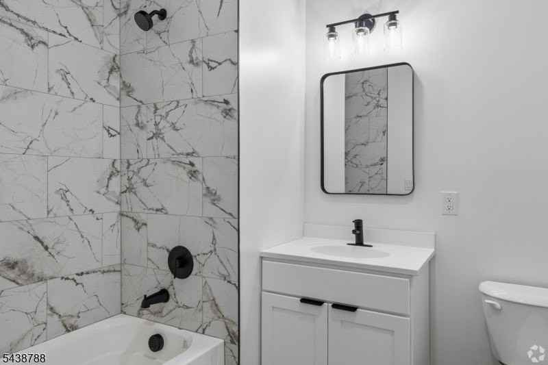 448 - 452 S Orange Ave #205 - Photo 5 of 12