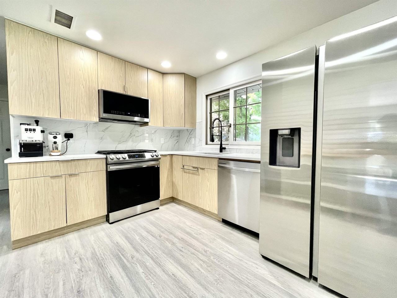 149 W Clinton Ave - Photo 3 of 19