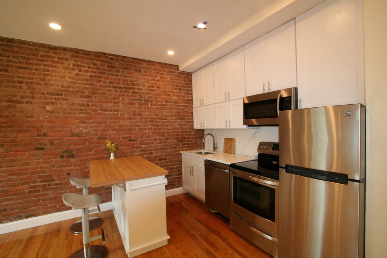 142 Sussex St #3 - Photo 3 of 14