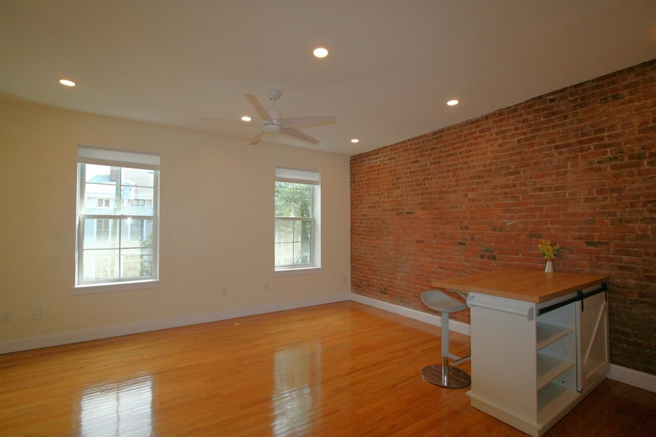 142 Sussex St #3 - Photo 5 of 14