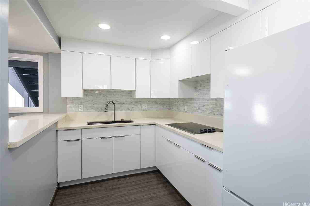 925 Pilialo St - Photo 5 of 18