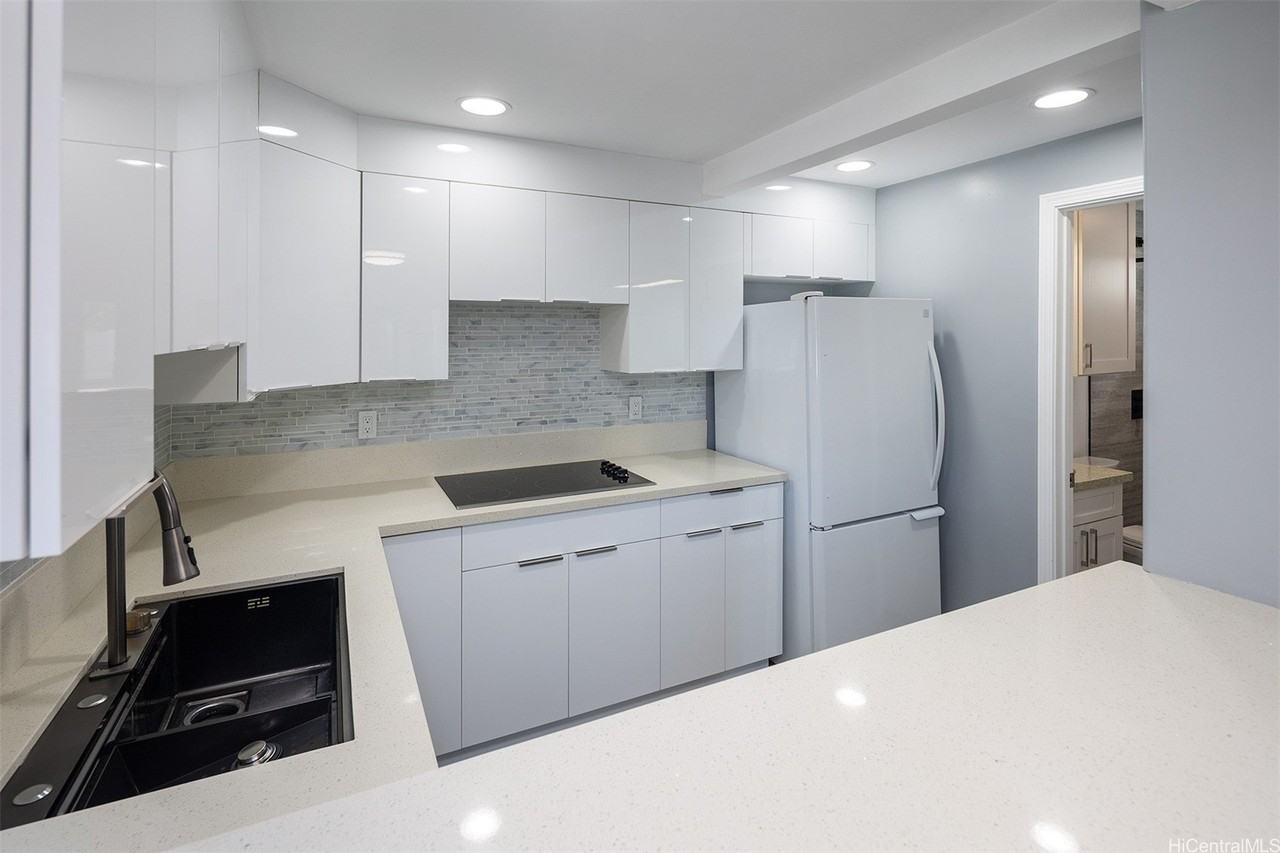 925 Pilialo St - Photo 6 of 18