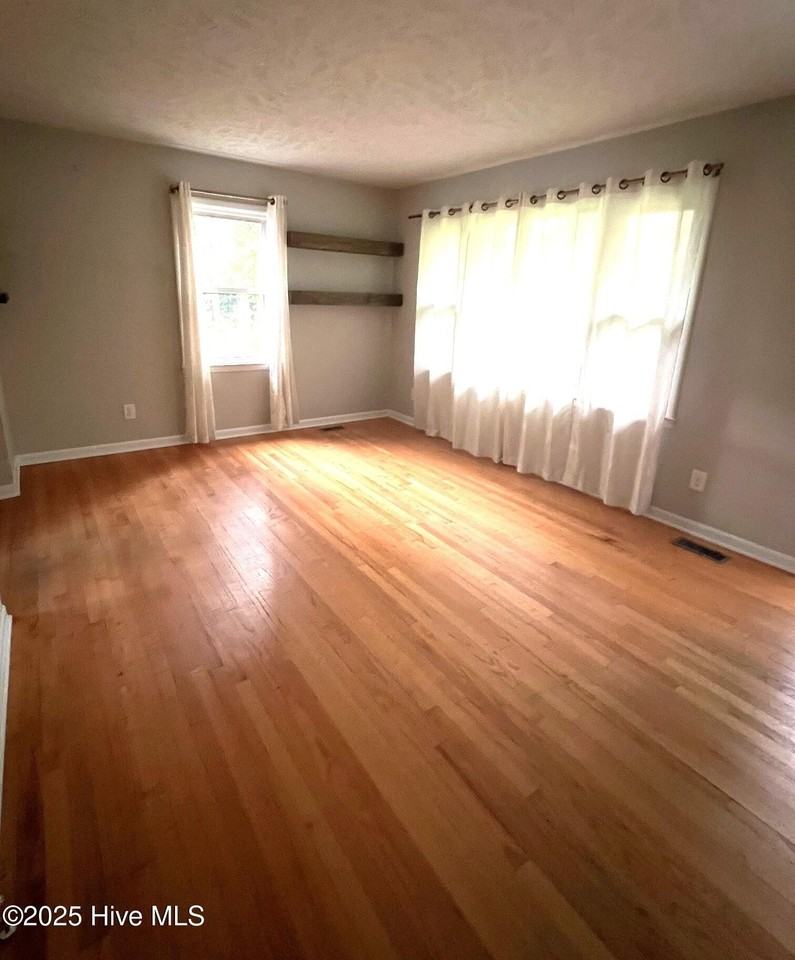 510 W Rhode Island Ave - Photo 2 of 10