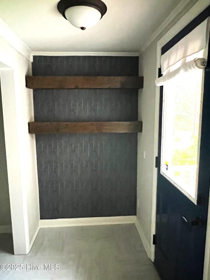 510 W Rhode Island Ave - Photo 3 of 10