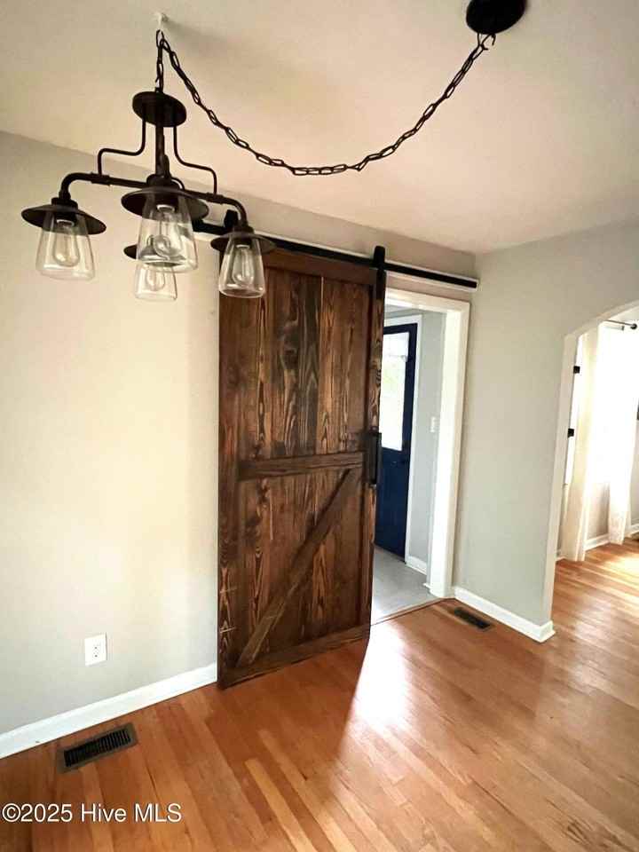510 W Rhode Island Ave - Photo 4 of 10