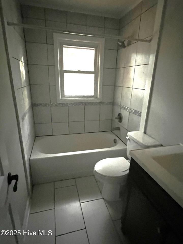 510 W Rhode Island Ave - Photo 7 of 10
