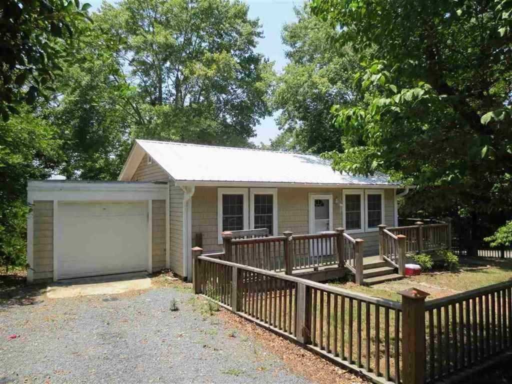 305 Summit St - Photo 2 of 10