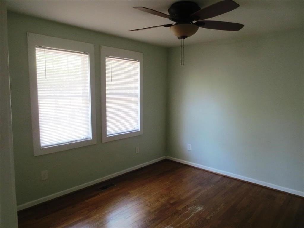 305 Summit St - Photo 5 of 10